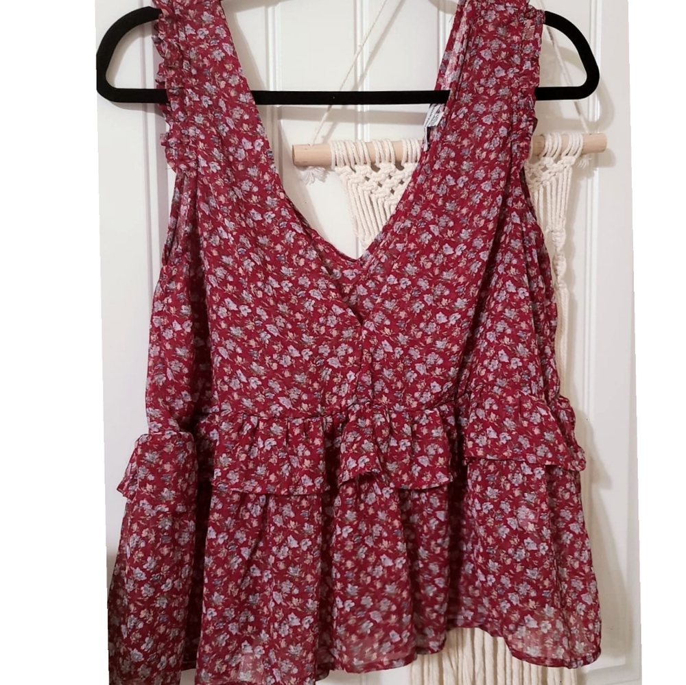 American Eagle Floral top